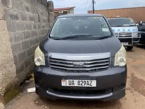 Toyota Noah 2012 Gray