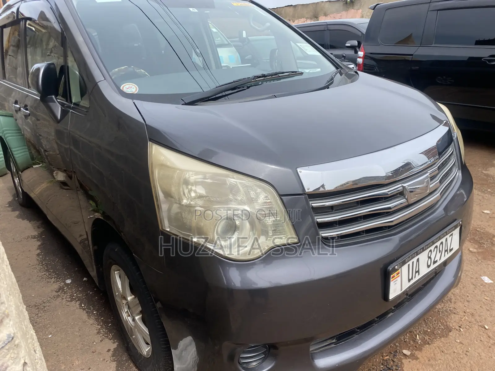 Toyota Noah 2012 Gray