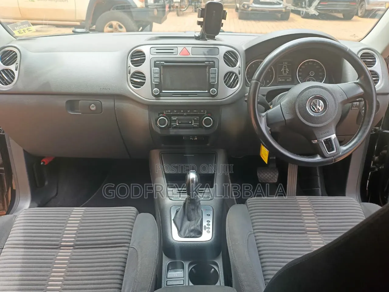 Volkswagen Tiguan S 4Motion 2011 Black