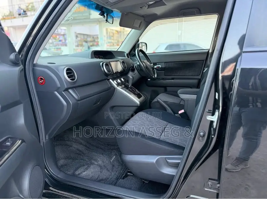 Toyota Corolla Rumion 2011 Black