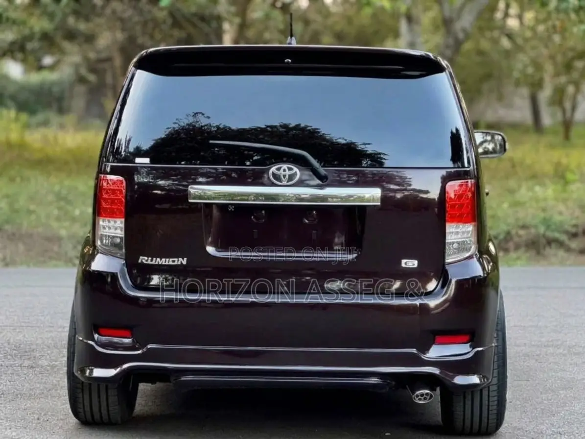 Toyota Corolla Rumion 2011 Maroon