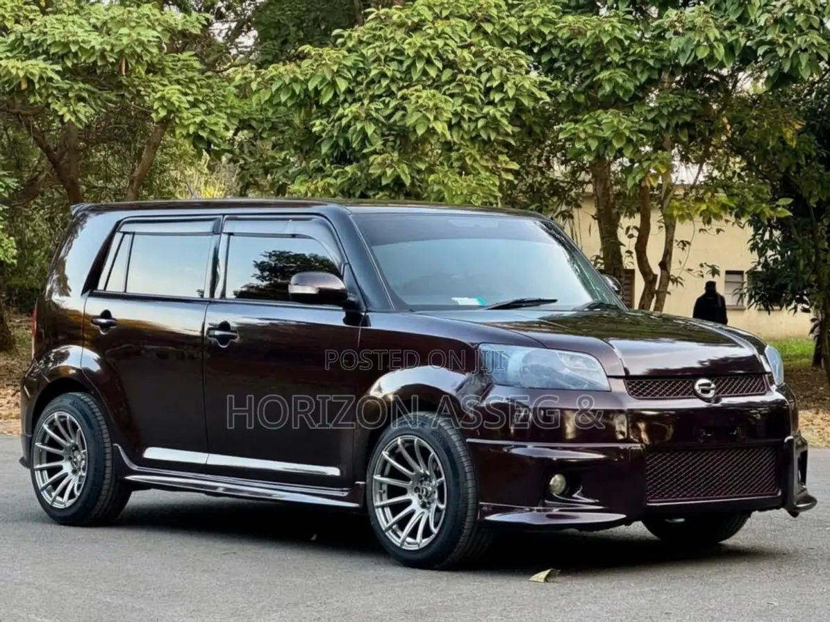 Toyota Corolla Rumion 2011 Maroon
