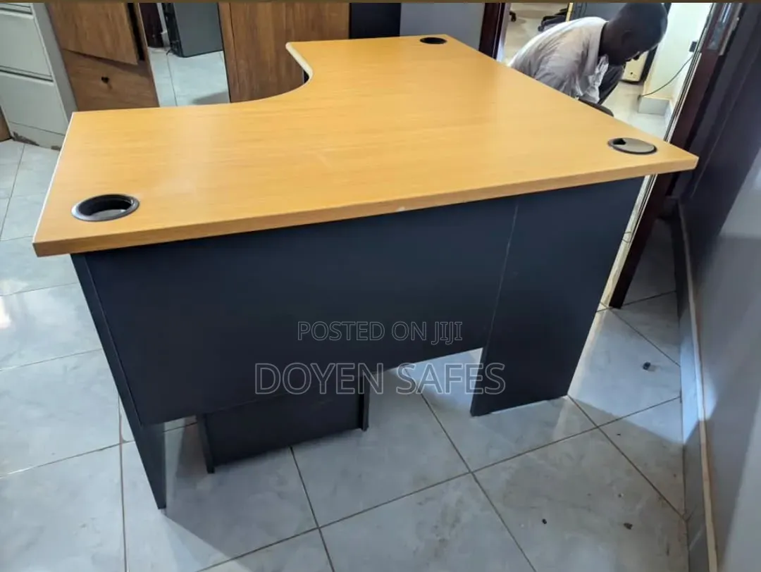 Curved Table