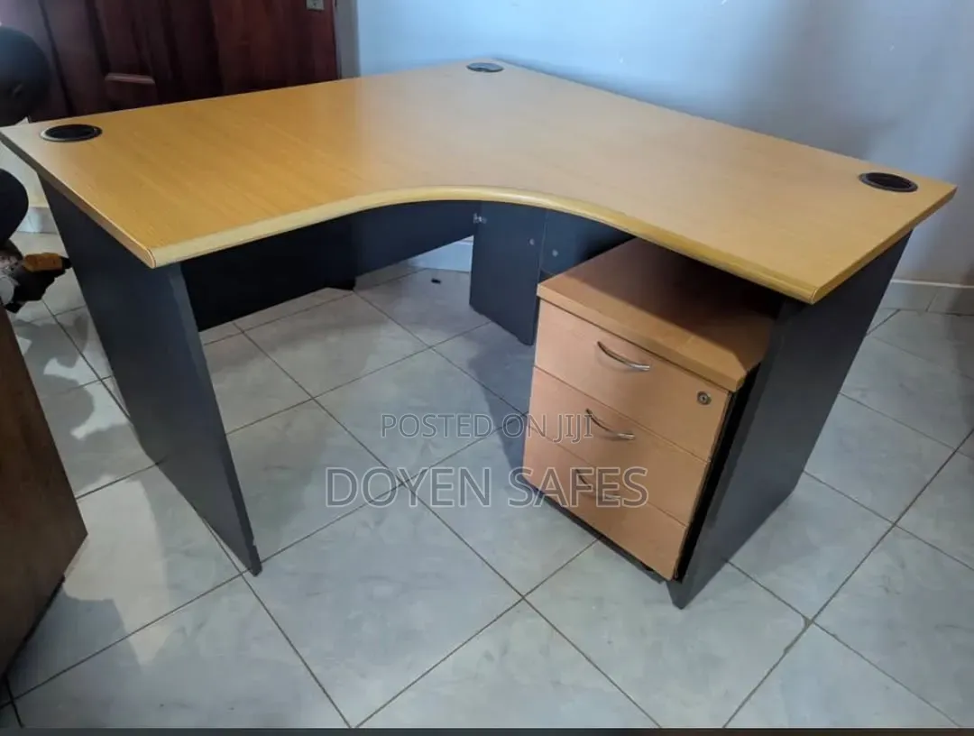 Curved Table