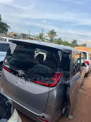 Toyota Noah 2.0 AWD (8 Seater) 2020