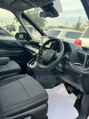 Toyota Noah 2.0 AWD (8 Seater) 2020