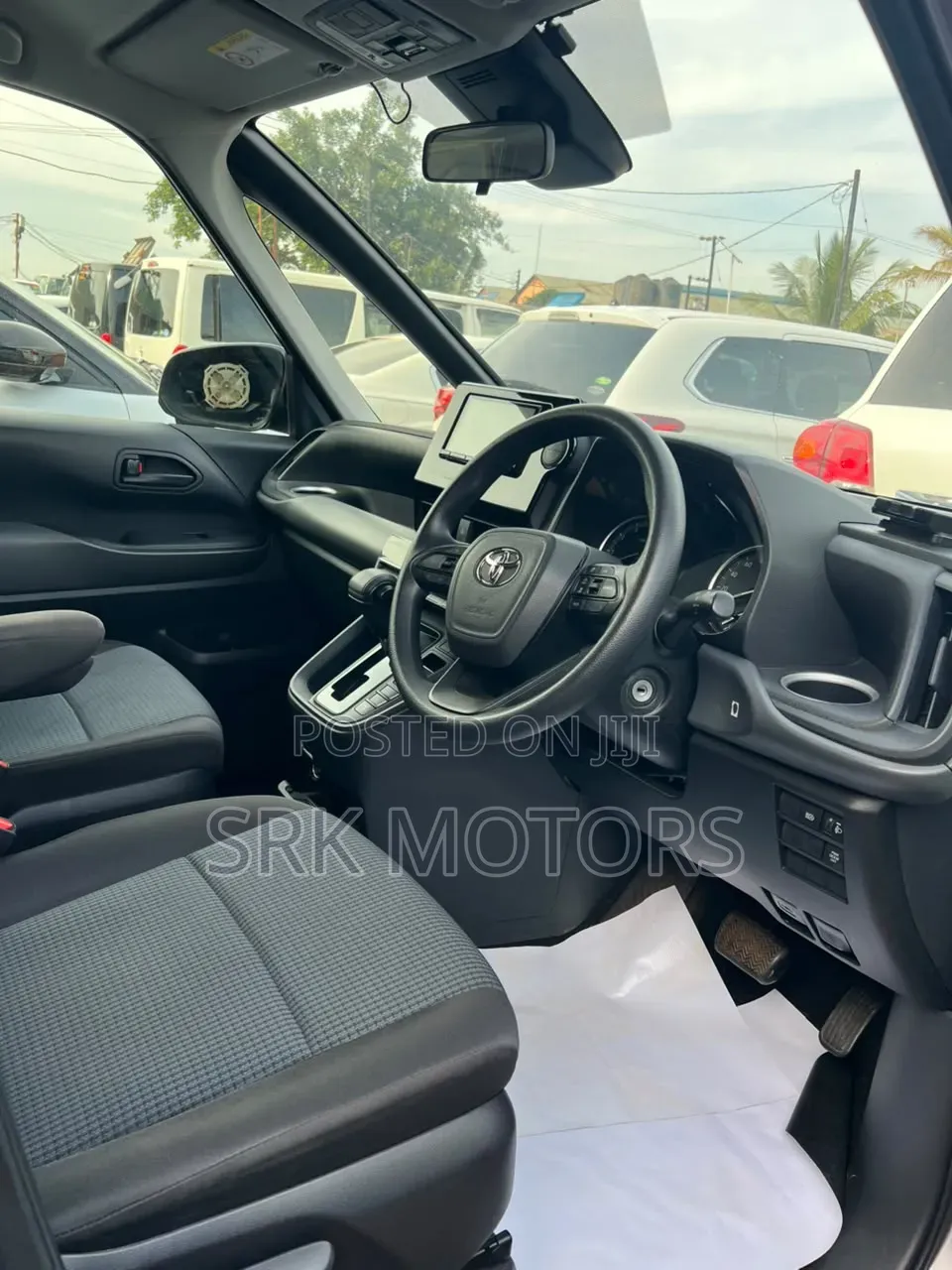 Toyota Noah 2.0 AWD (8 Seater) 2020