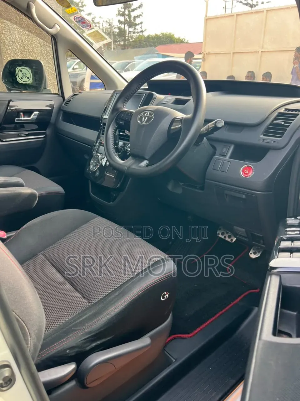 Toyota Noah 2.0 AWD (7 Seater) 2017 White