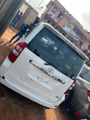 Toyota Noah 2.0 AWD (7 Seater) 2017 White