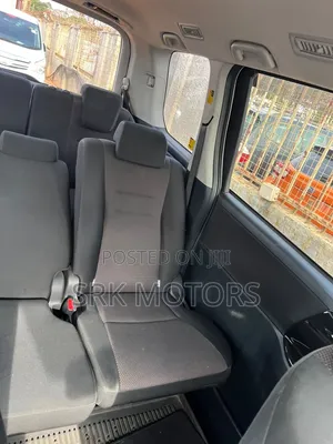 Toyota Noah 2.0 AWD (7 Seater) 2017 White