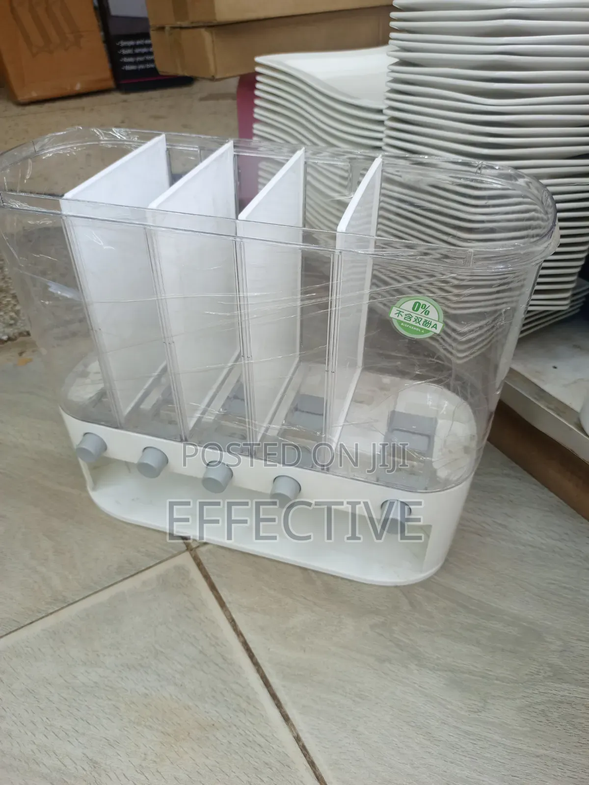 Cereal Food Dispenser.