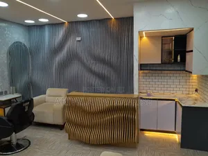 Unisex Saloon