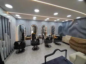 Unisex Saloon