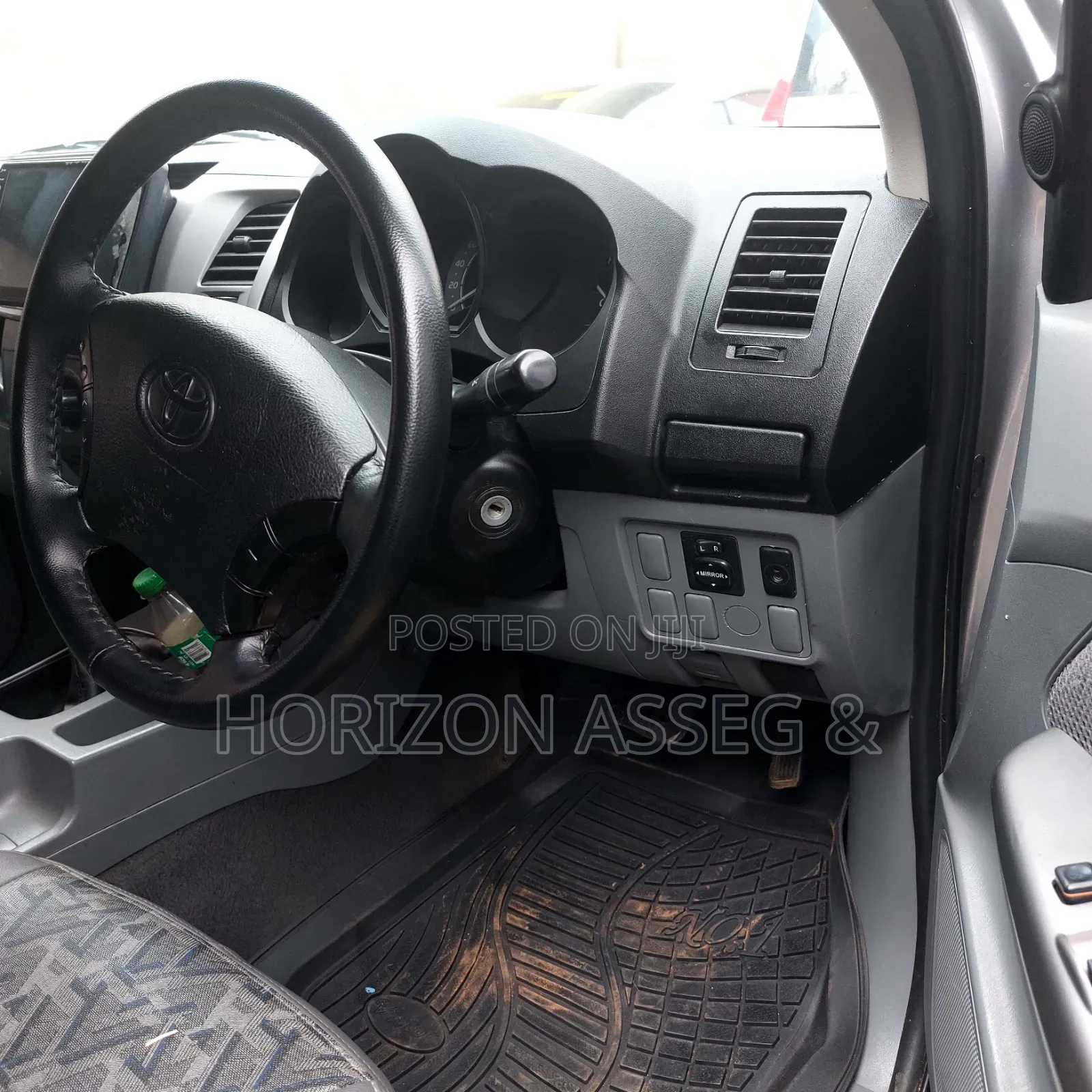 Toyota Hilux 2.5 D-4D 4X4 SRX 2011 Silver