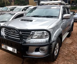 Toyota Hilux 2.5 D-4D 4X4 SRX 2011 Silver