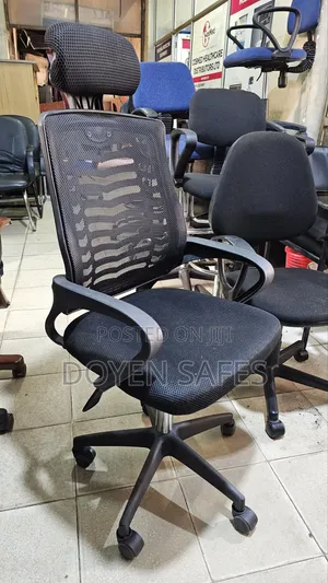 Reconditioned Mesh Headrest Chair