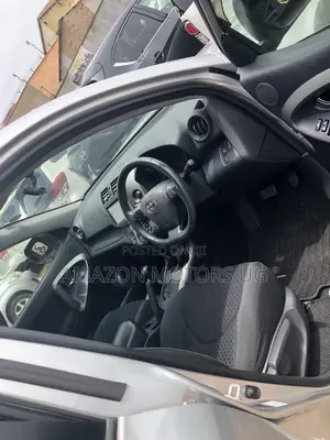 Toyota Vanguard 2011 Silver
