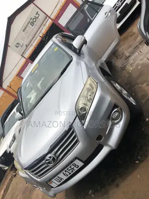 Toyota Vanguard 2011 Silver