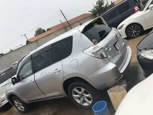 Toyota Vanguard 2011 Silver