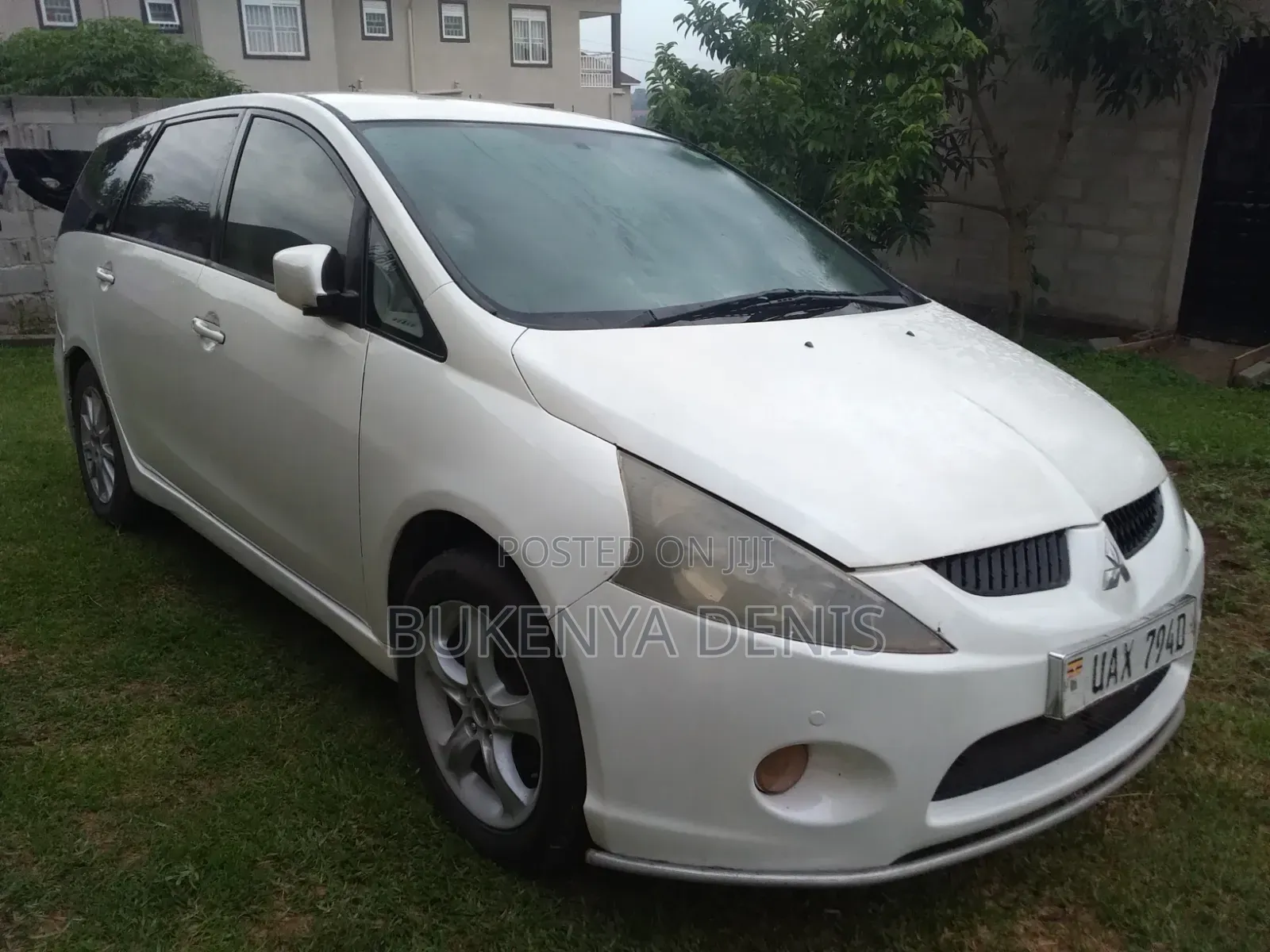 Mitsubishi Grandis 2004 Off white