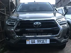 Toyota Hilux 2023 Green