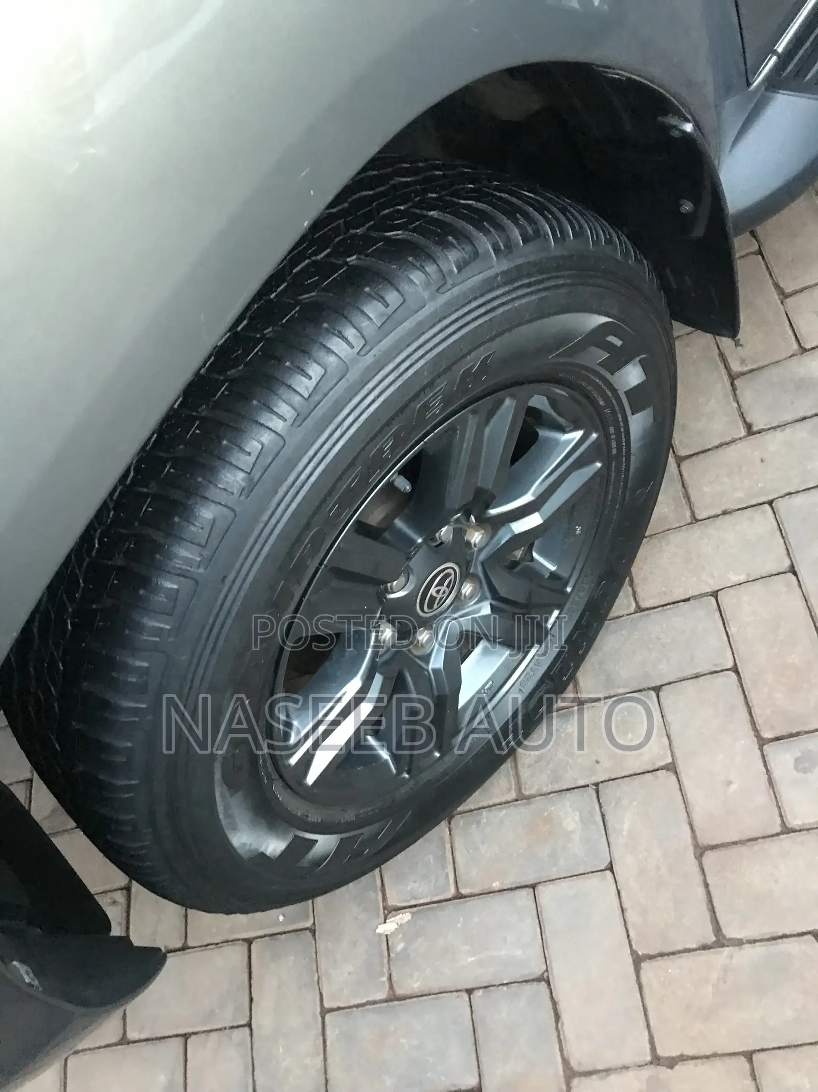 Toyota Hilux 2023 Green