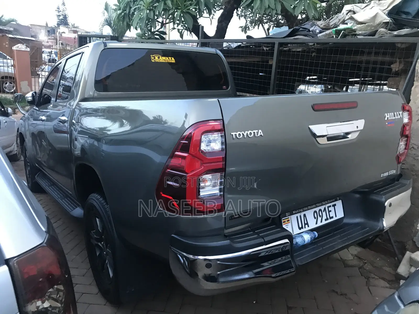 Toyota Hilux 2023 Green