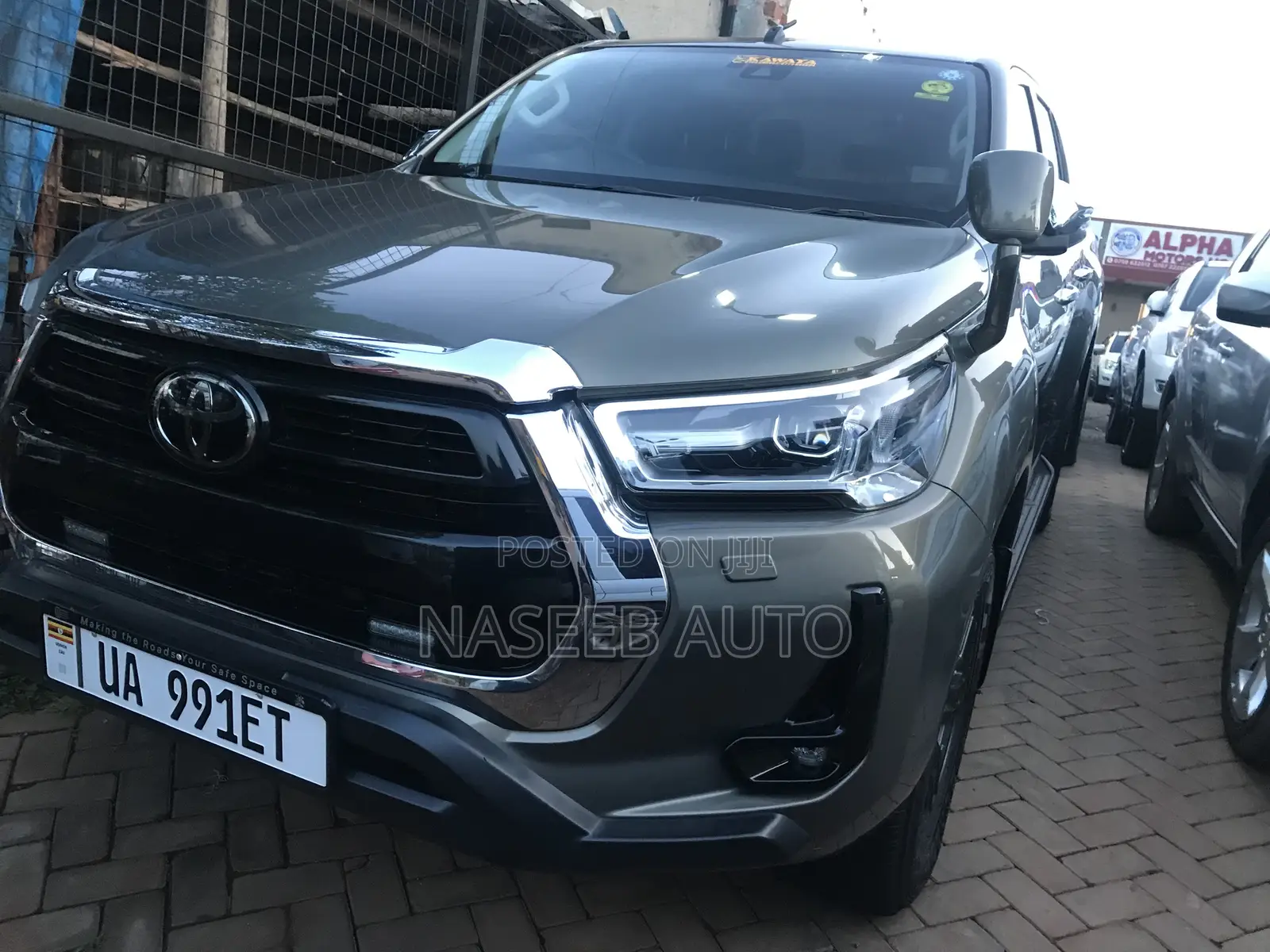 Toyota Hilux 2023 Green