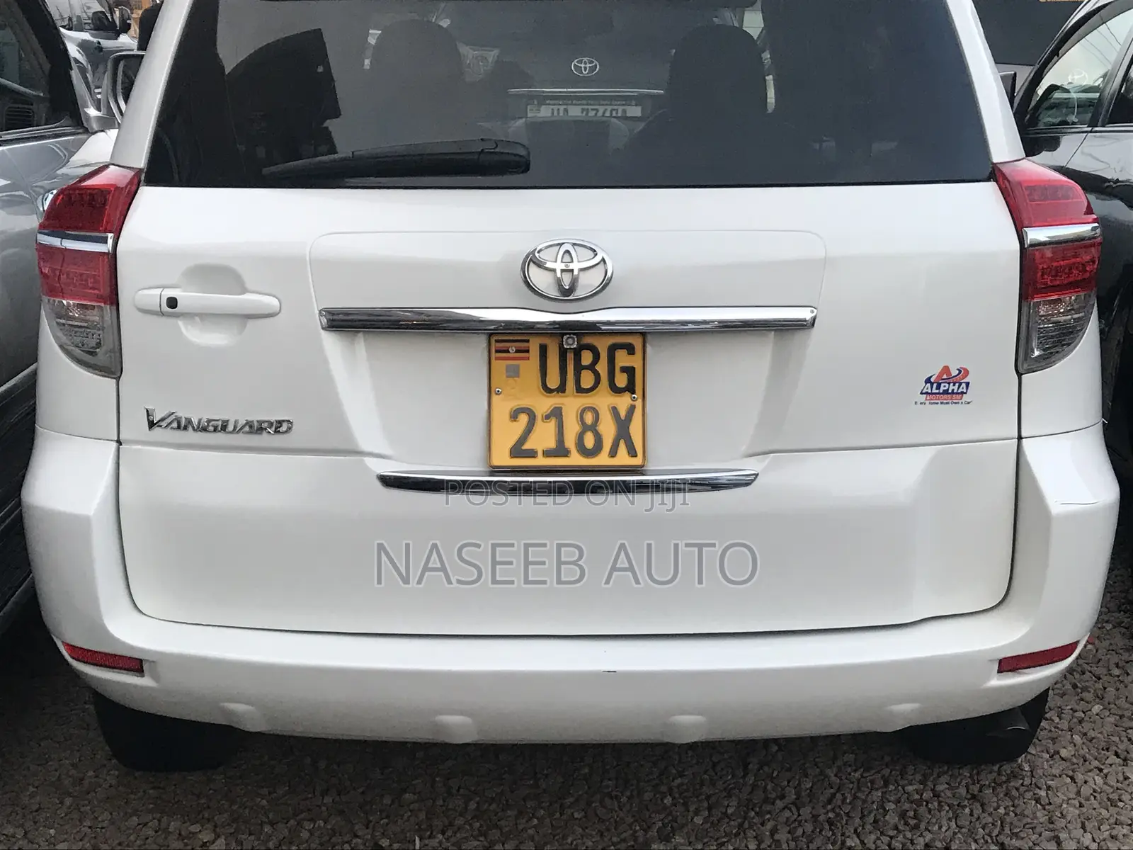 Toyota Vanguard 2010 White