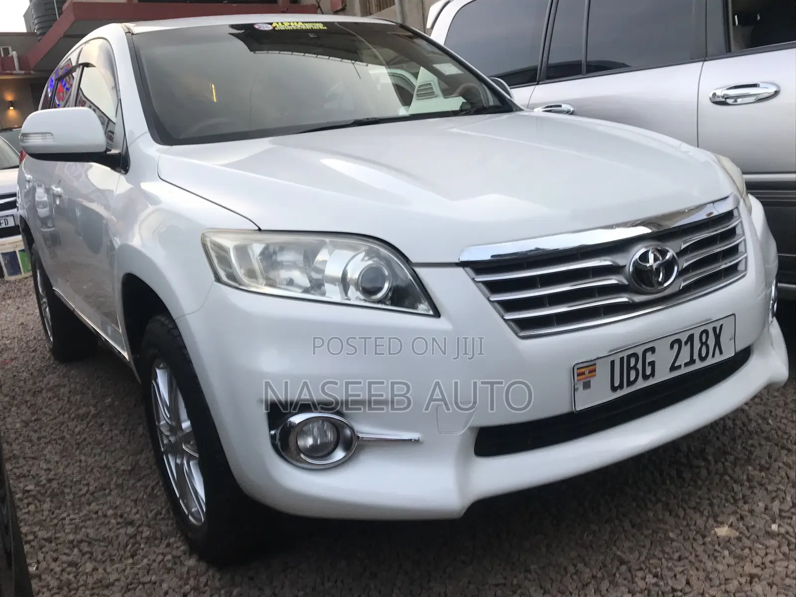 Toyota Vanguard 2010 White