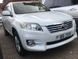 Toyota Vanguard 2010 White