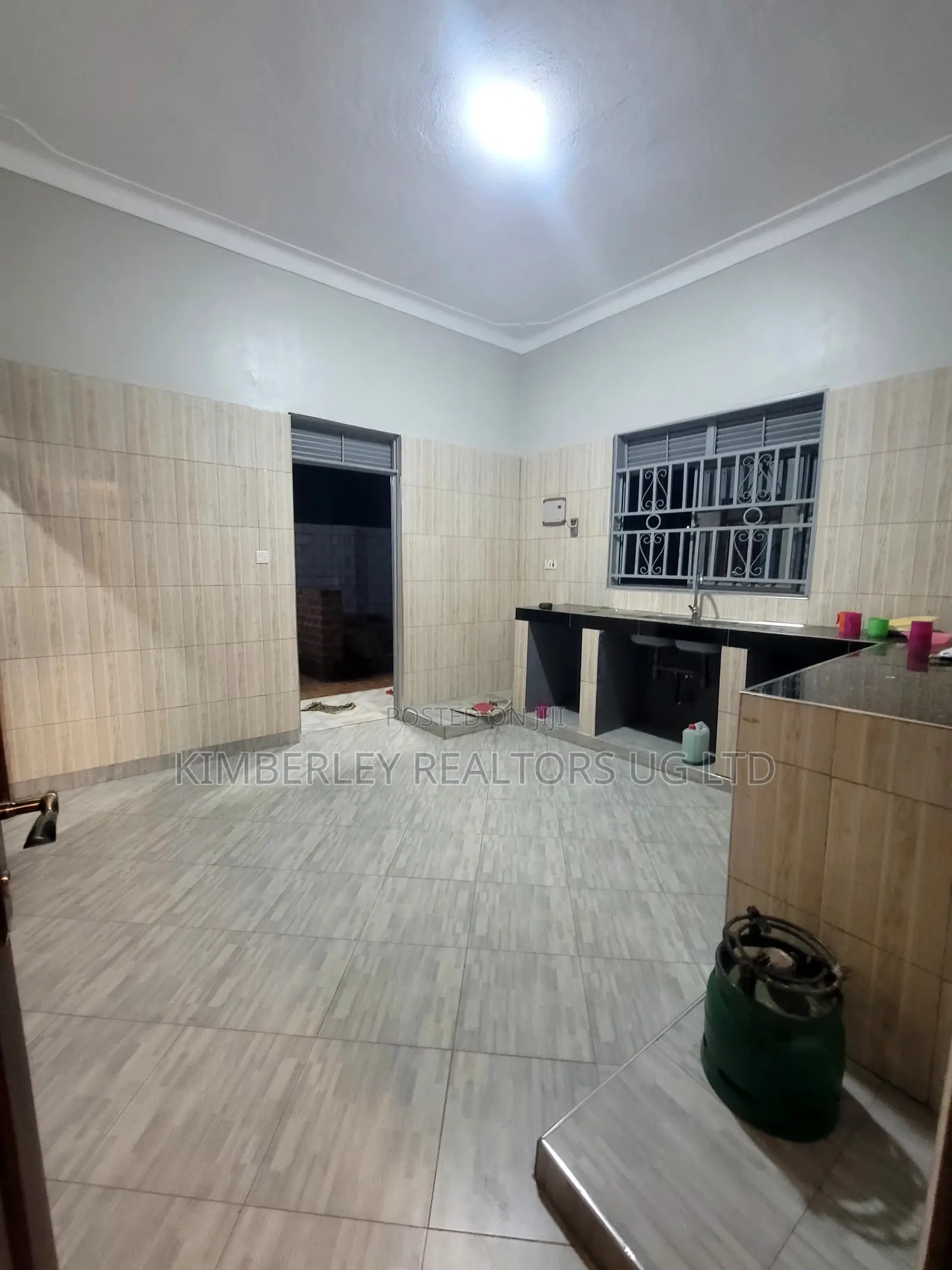 3bdrm House in Division A for sale