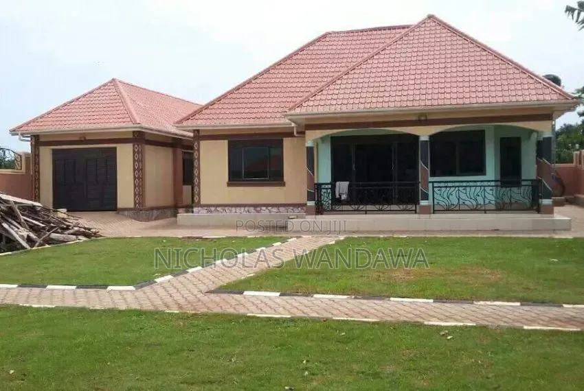 4bdrm Bungalow in Seeta-Namuganga for sale