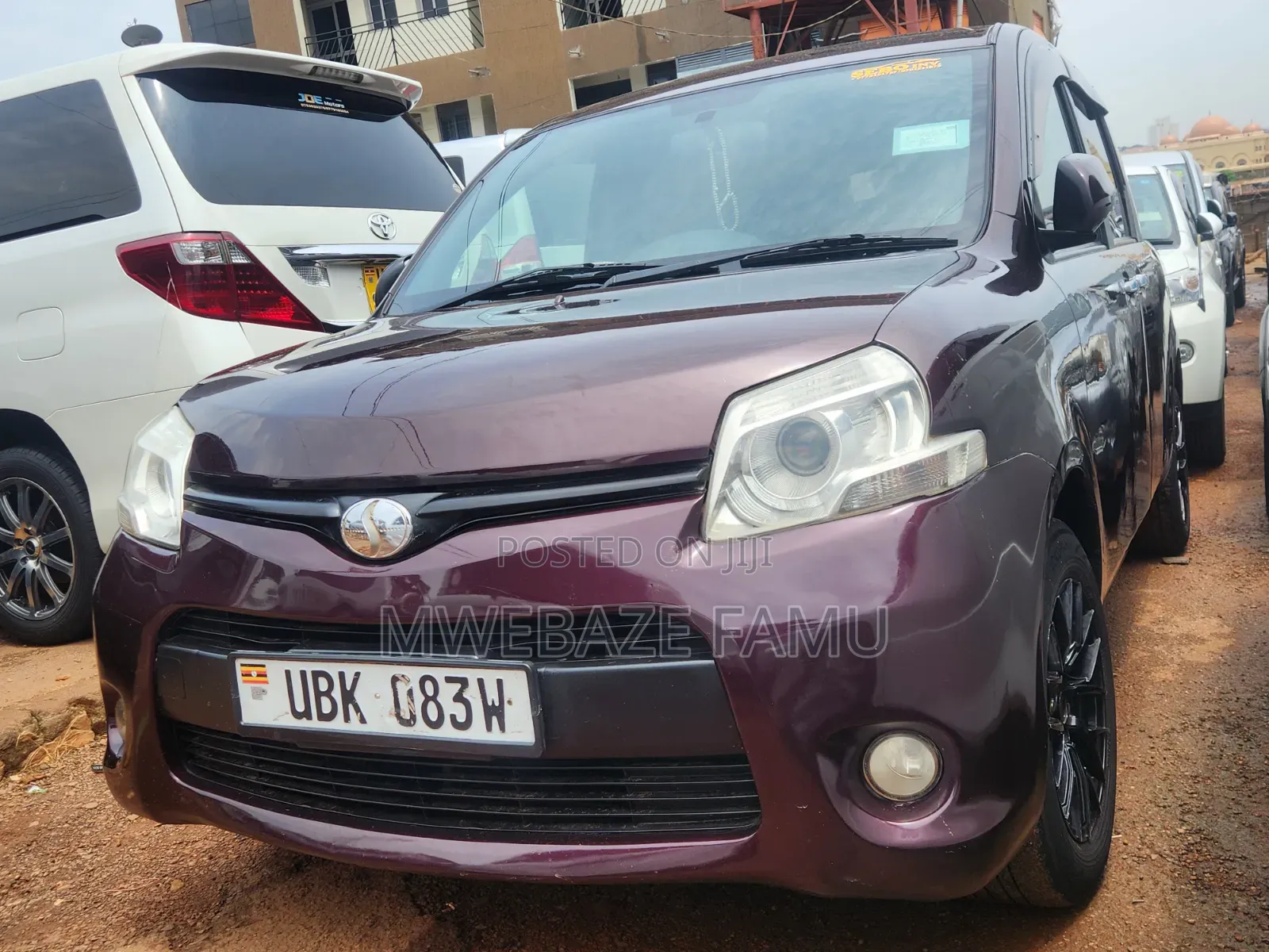 Toyota Sienta 2012 Brown