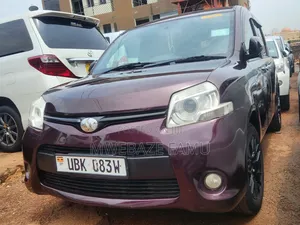 Toyota Sienta 2012 Brown