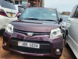 Toyota Sienta 2012 Brown