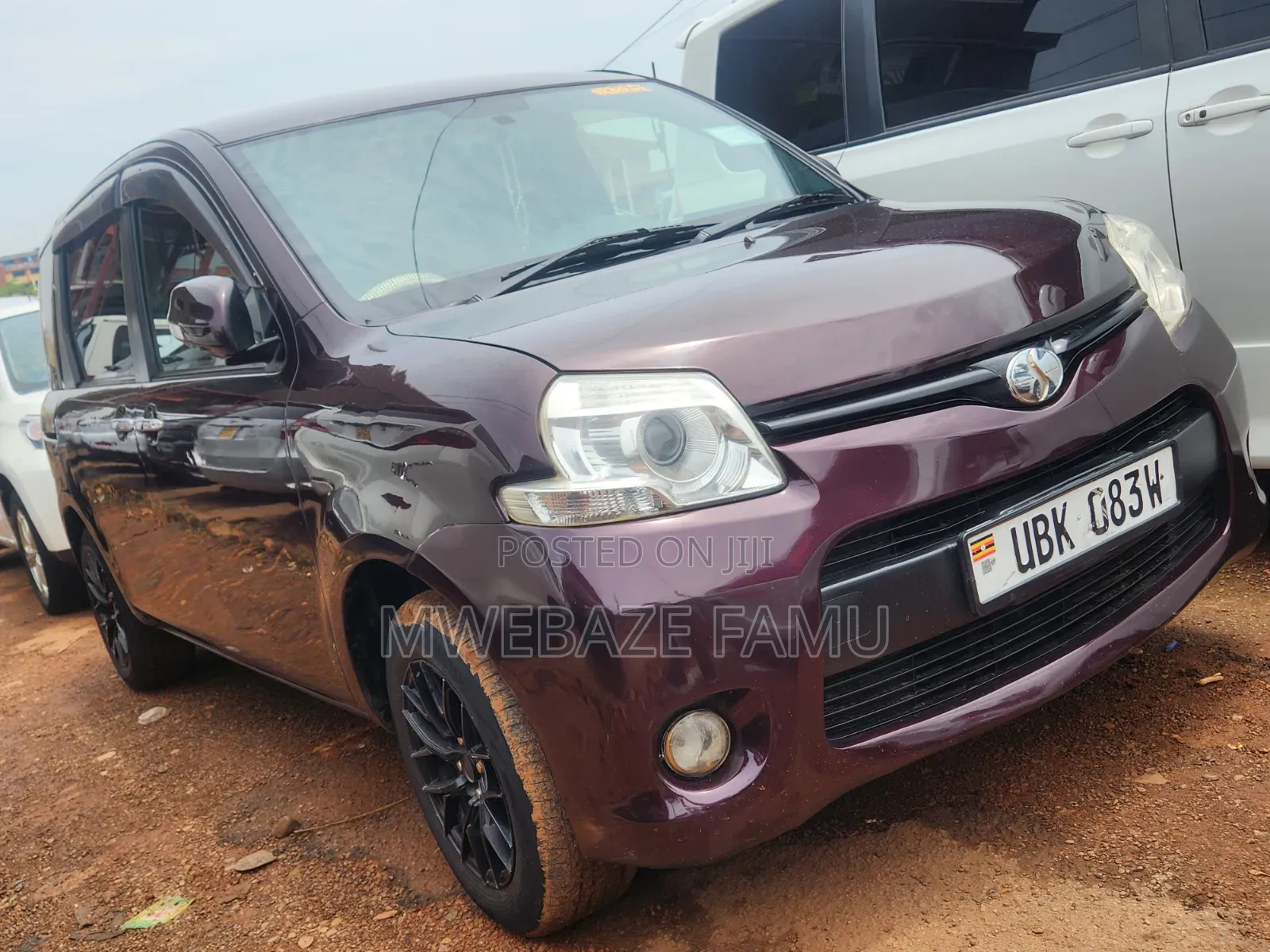 Toyota Sienta 2012 Brown
