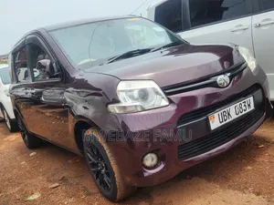 Toyota Sienta 2012 Brown