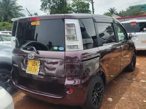 Toyota Sienta 2012 Brown