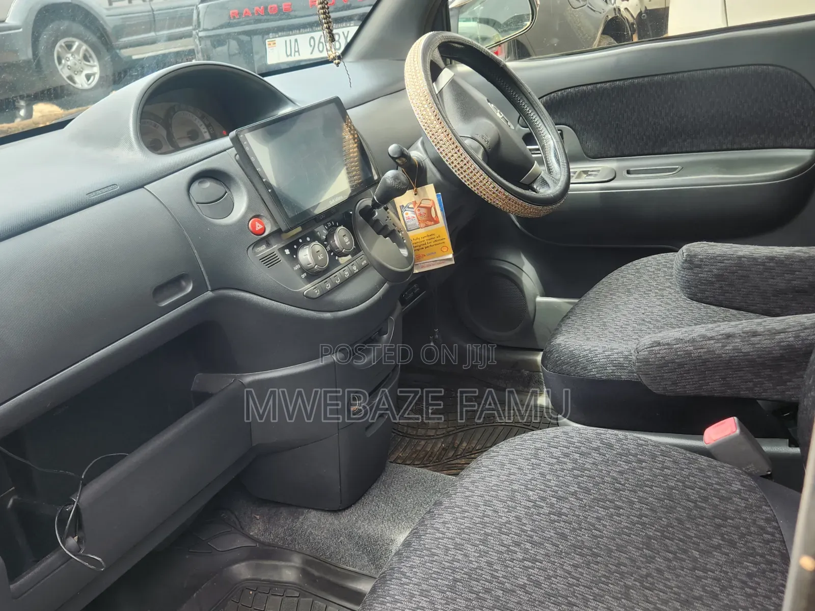 Toyota Sienta 2012 Brown