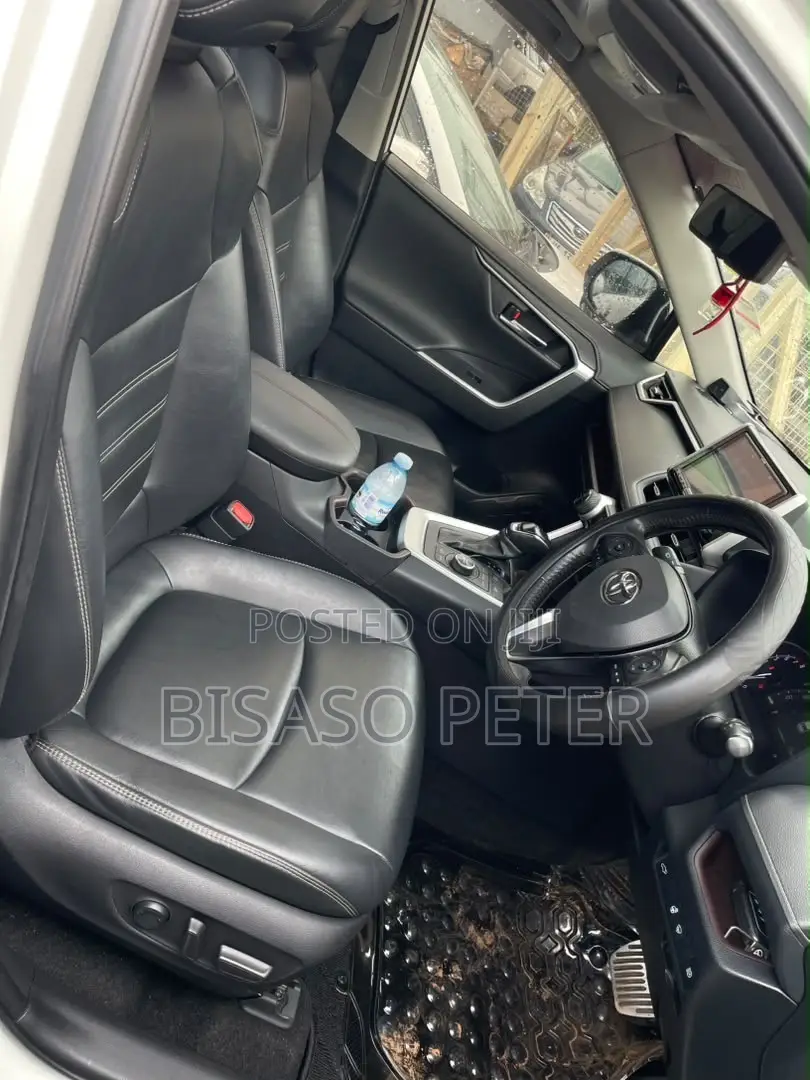 Toyota RAV4 2019 White