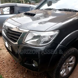 Toyota Hilux 2014 Black