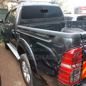 Toyota Hilux 2014 Black