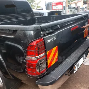 Toyota Hilux 2014 Black