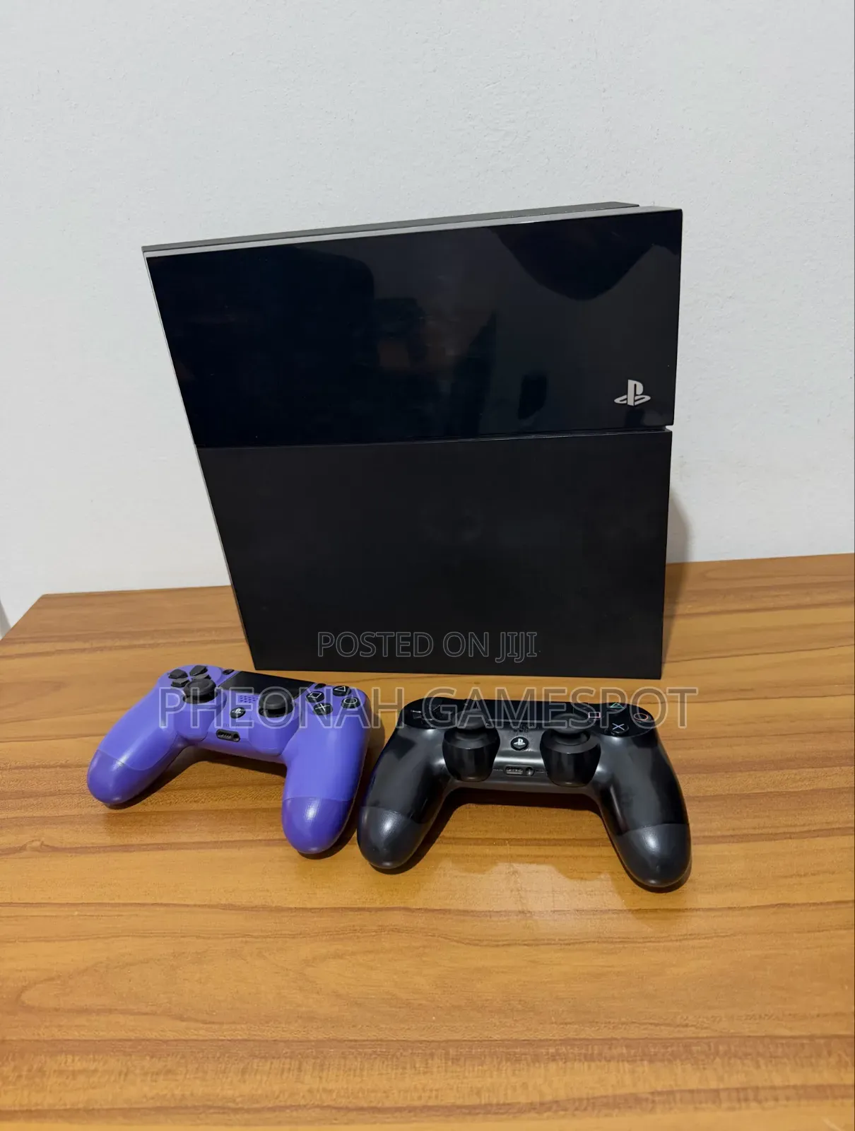 Chipped PS4 Standard 12 Games + 2 Pads. Your Productivity Ends Today