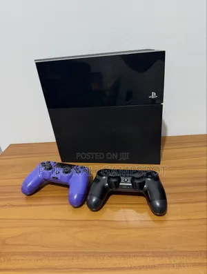 Chipped PS4 Standard 12 Games + 2 Pads. Your Productivity Ends Today