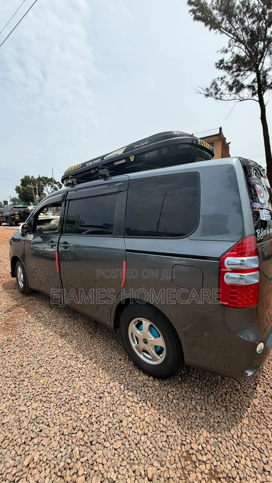 Toyota Noah 2.0 143hp AWD (7 Seater) 2010 Gray