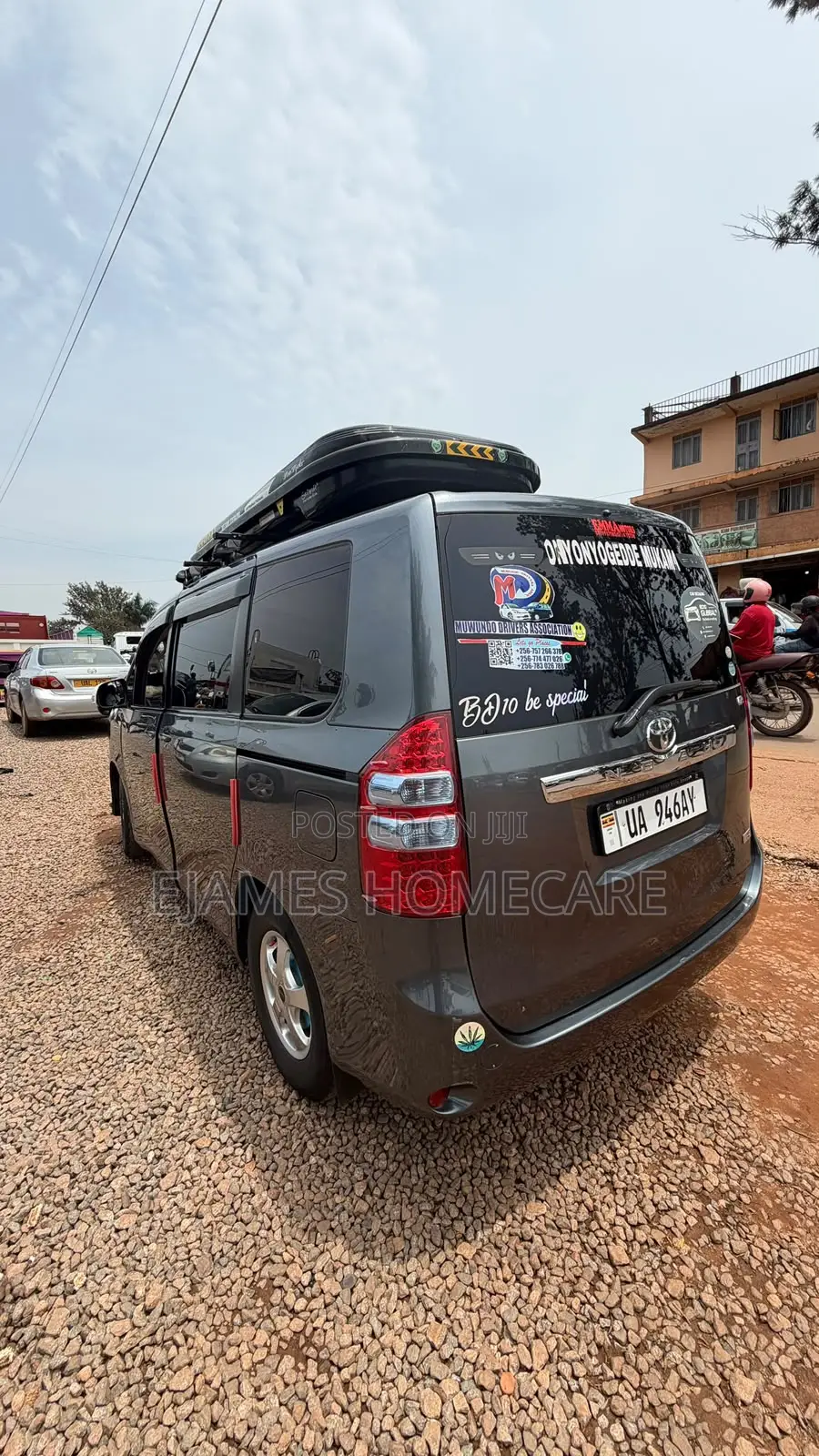 Toyota Noah 2.0 143hp AWD (7 Seater) 2010 Gray