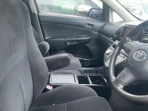 Toyota Wish 2004 Silver