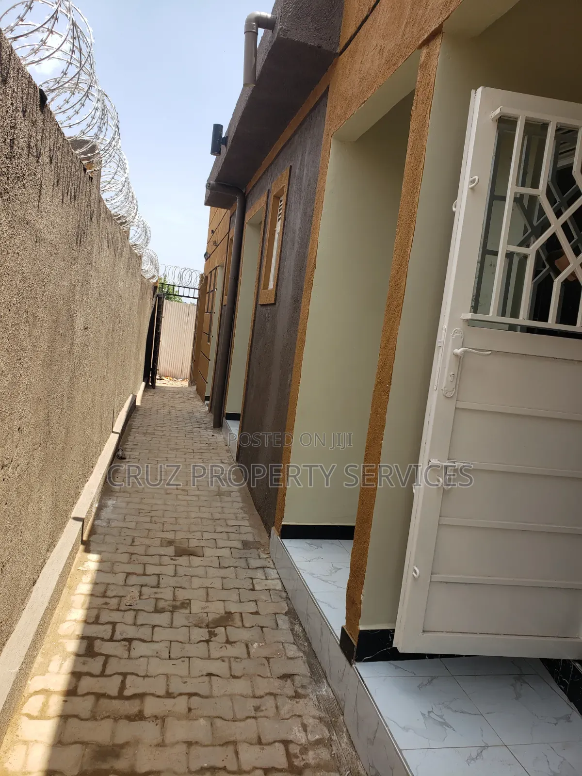 1bdrm Room & Parlour in Cruz Property, Rubaga for rent